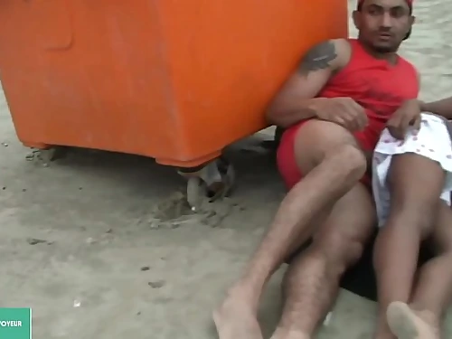 Casal transando na areia da praia de Fortaleza Ceará. ( Vídeo completo no xvideos crimson )