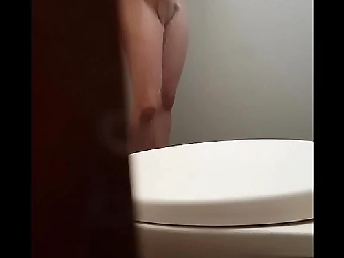 espio a mi cuñada bañandose con la puerta abierta