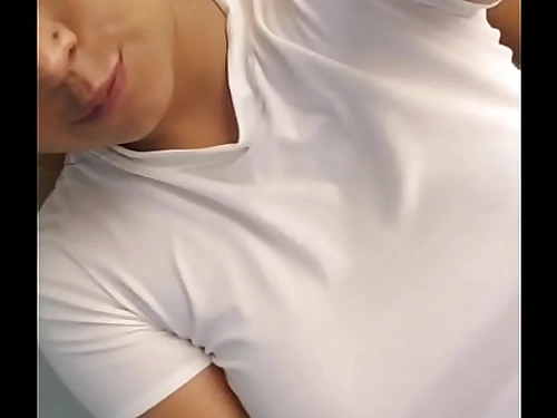 te gustar&iacute;a ver como una universitaria se mete un faux-cock a su vagina??