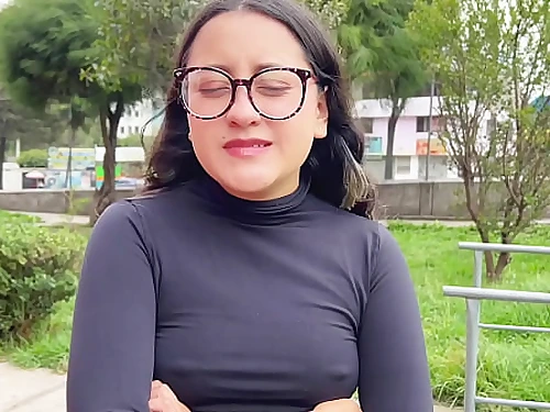Me follé a mi vecina culona, mientras su esposo se encontraba trabajando.