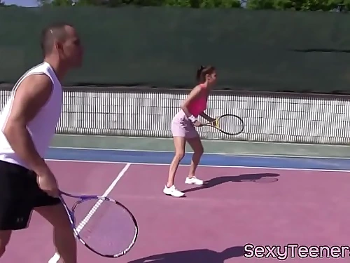 4some teenagers pussyfucked on tennis court