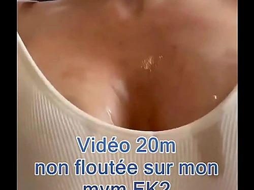 FK2 - Cougar En Brassi&egrave;re De Fitness Branle Une Bite De Jeune Entre Ses Gros Seins Naturels