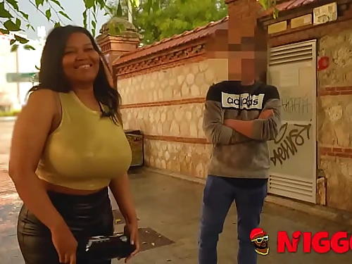 Humungous Cupcakes Vs smallish head! Stud can't believe how lucky he is with Jennifer Dominic